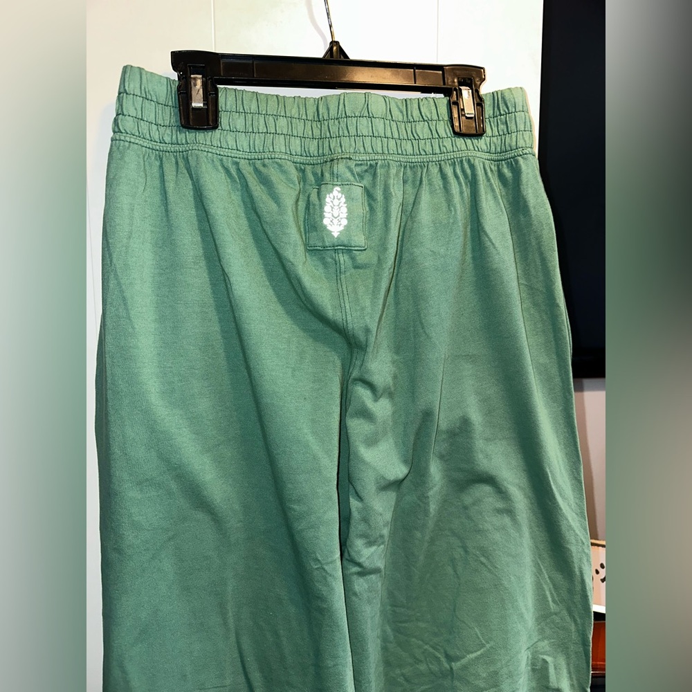 NWOT Free People Movement Hot Shot Crossover- Heritage Green Pants - Picture 11 of 13